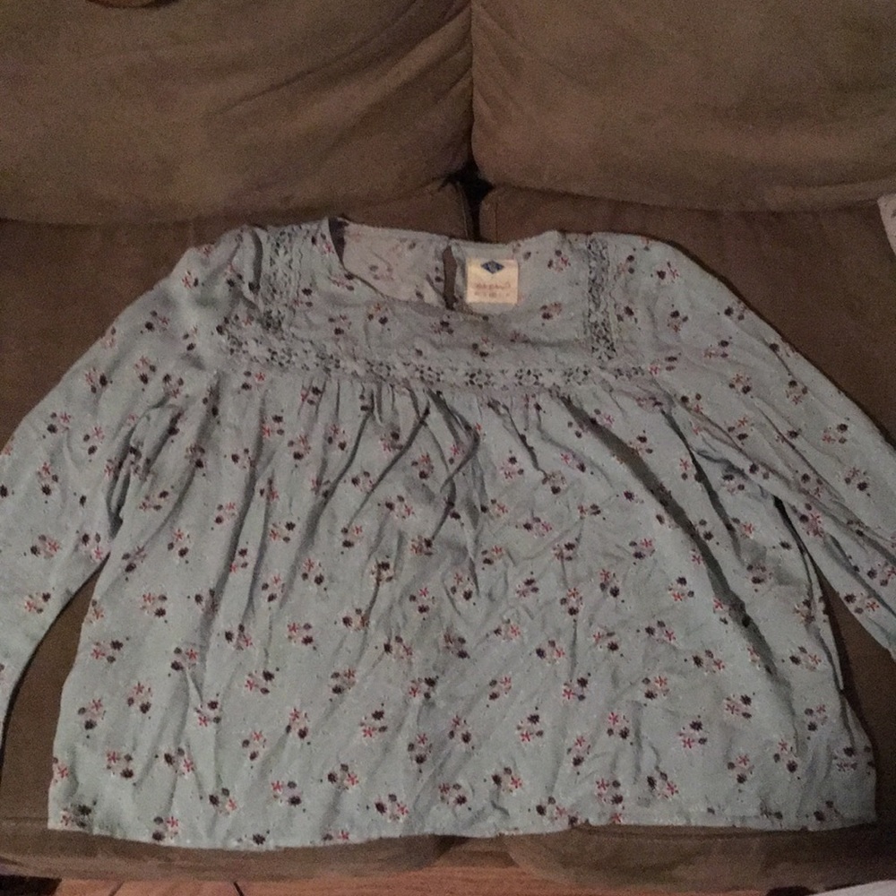 Medium floral shirt
